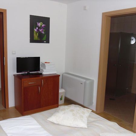 Hotel Gostilna In Prenocisce Kocjan Bizeljsko Habitación foto