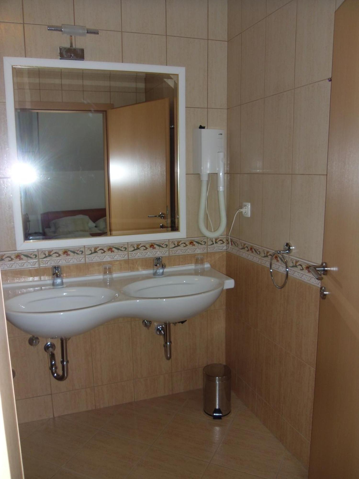 Hotel Gostilna In Prenocisce Kocjan Bizeljsko Habitación foto